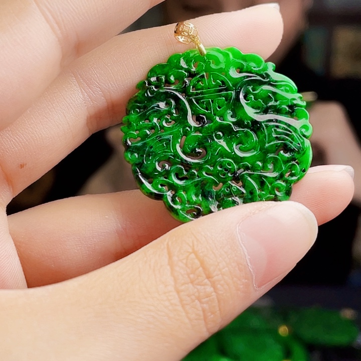 翡翠18K金镶嵌颈饰多样性