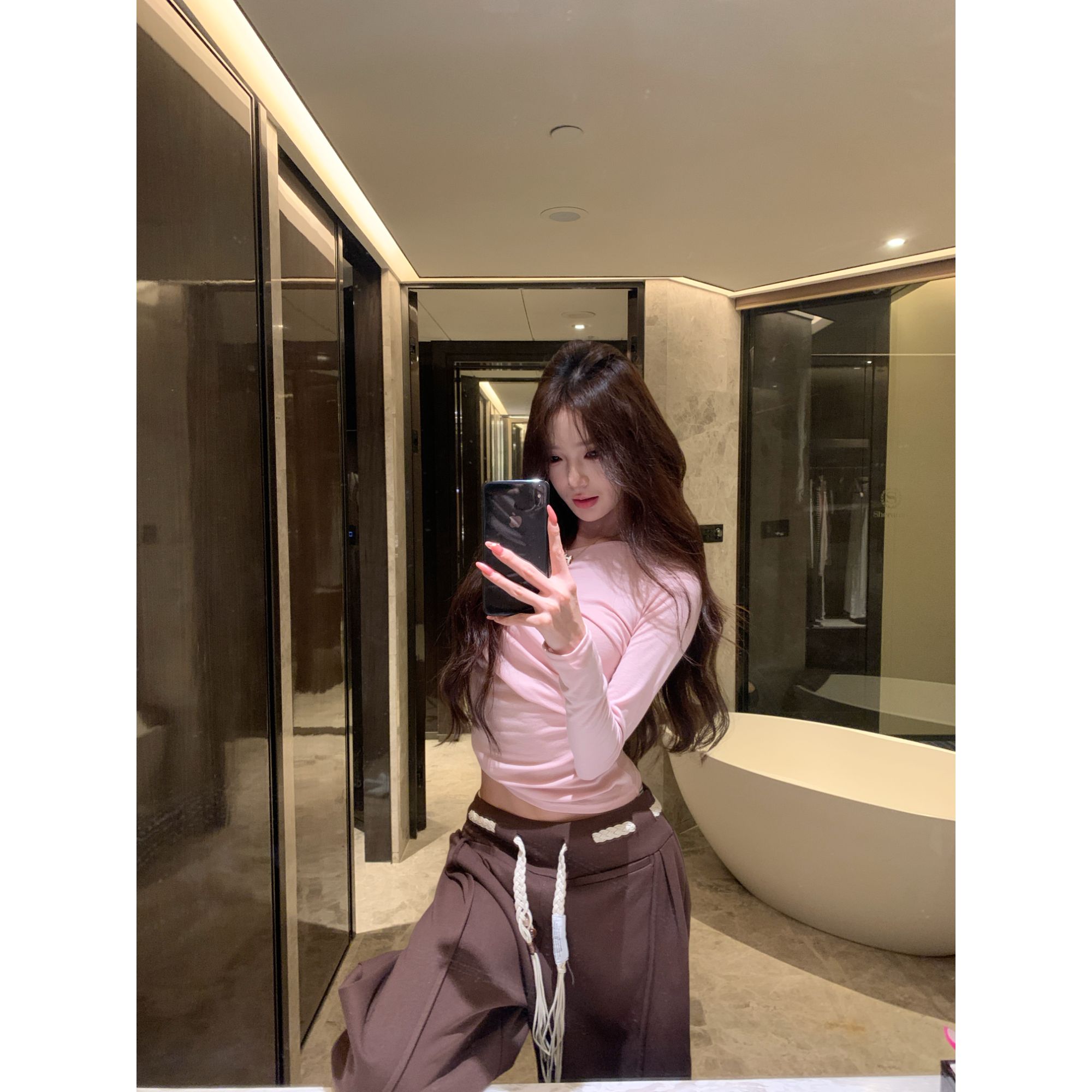  withmin白兔 雾隐撩人 斜肩褶皱长袖针织衫微透修身上衣2523744