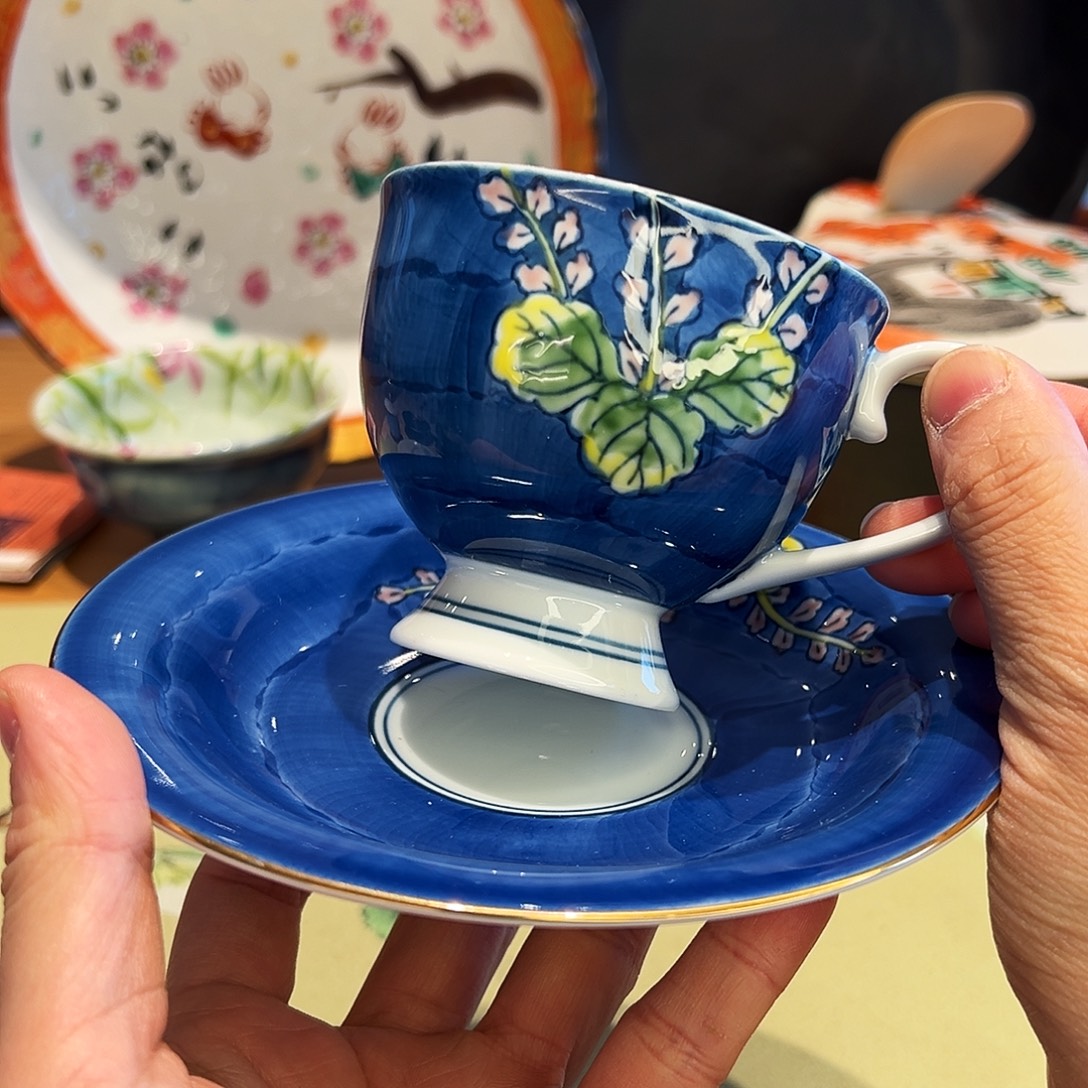 咖啡杯也可以放一些零食哦