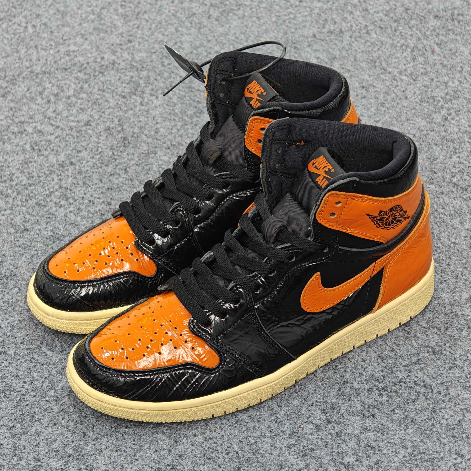Aj1猪油扣 42码原盒 成色不错 VV1209鞋
