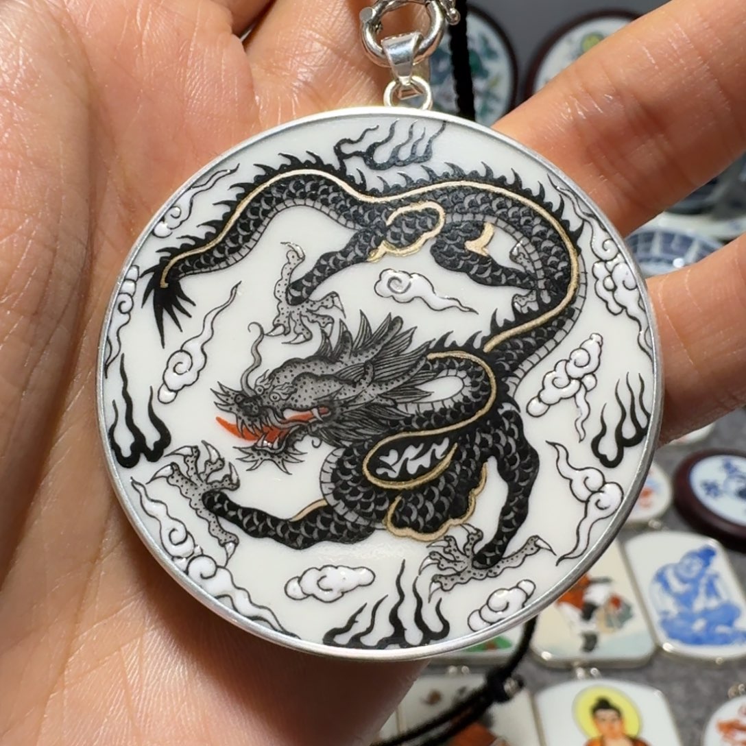 经***复瓷片精品挂件一个