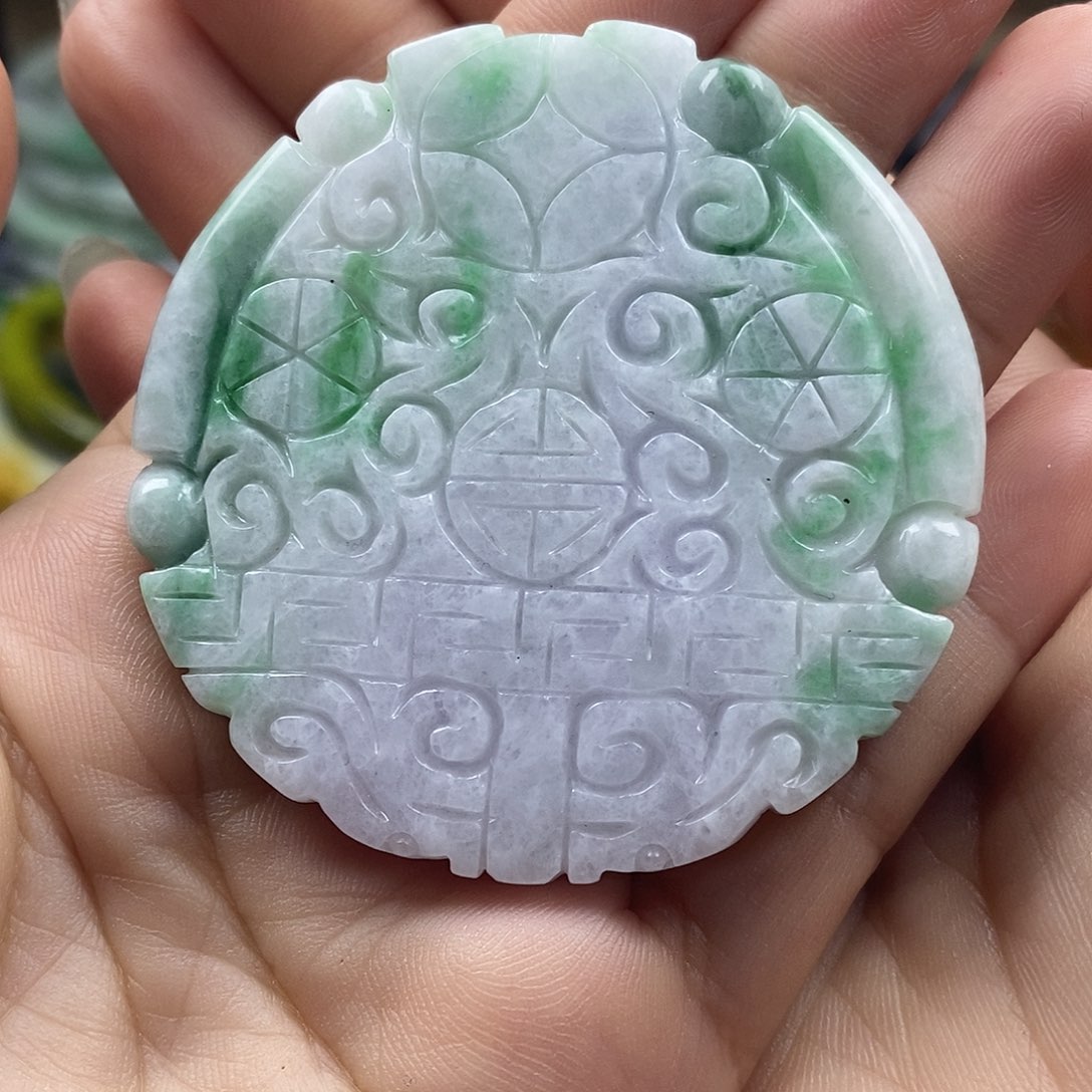 翡翠未镶嵌颈饰梦*牌子