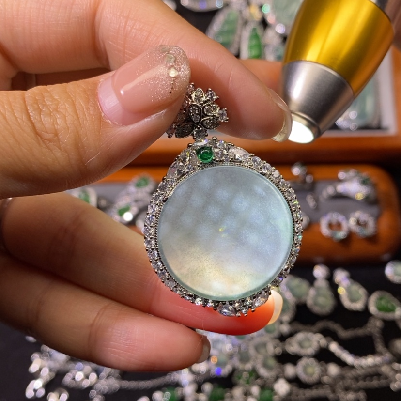 【闪购商品】翡翠颈饰未镶嵌天然