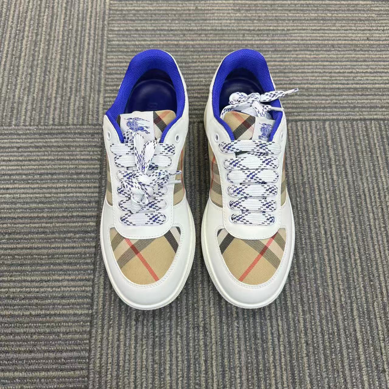 未使用 BURBERRY/博柏利 全新Burberry巴宝莉花纹鞋带休闲板鞋