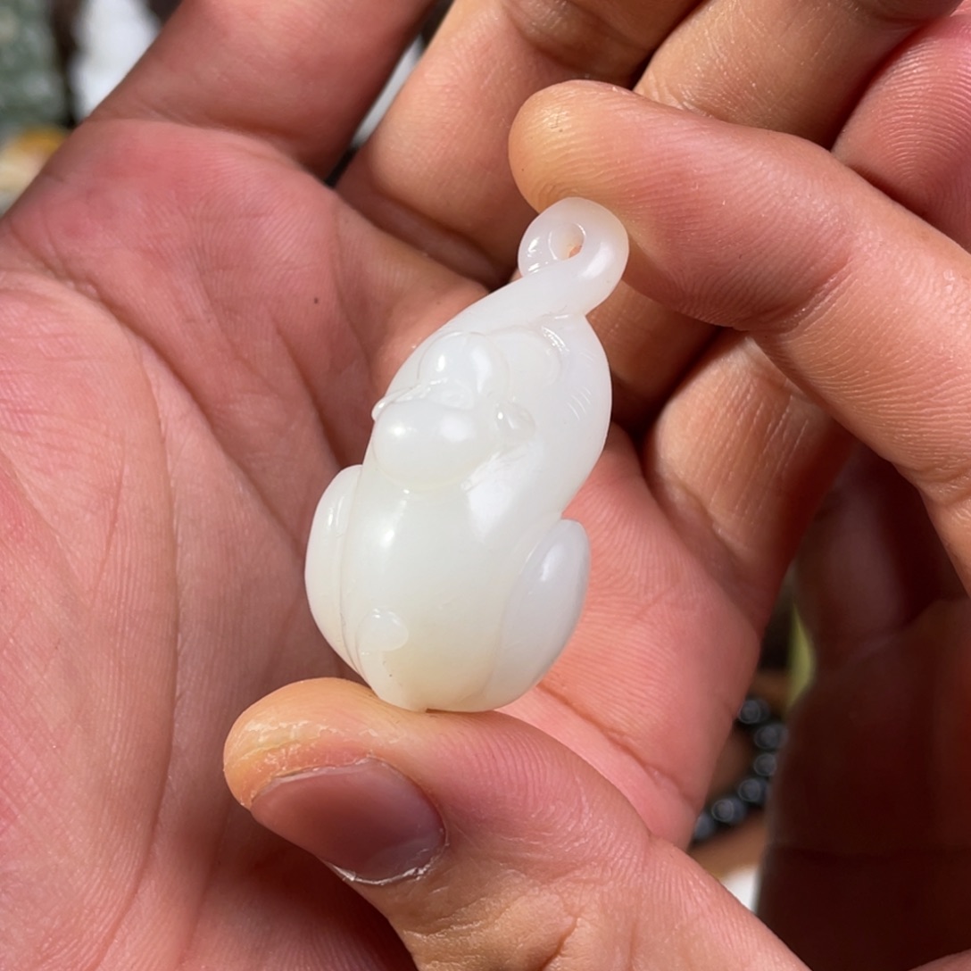 玉***姐和田玉未镶嵌吊坠(不含链)