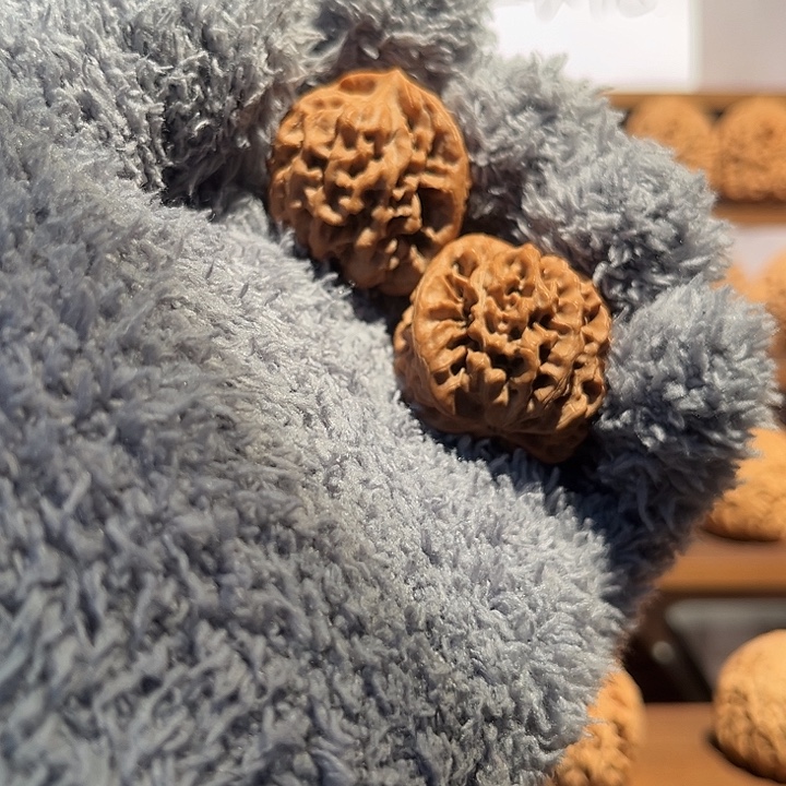 A***e文玩核桃吊坠秦闷34尺寸一对