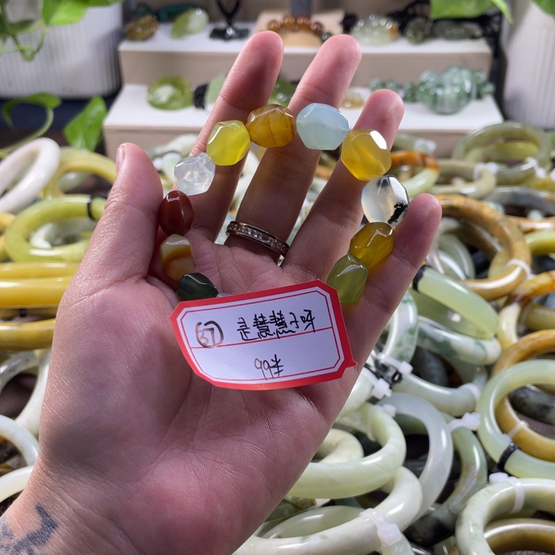 是***呀蛇纹石玉未镶嵌手镯