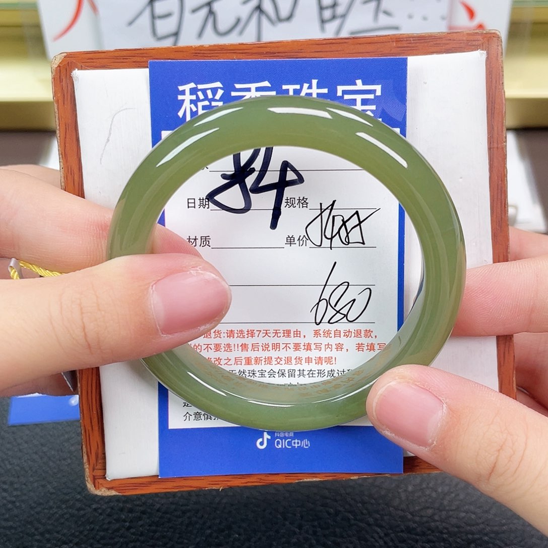 和田玉手镯未镶嵌