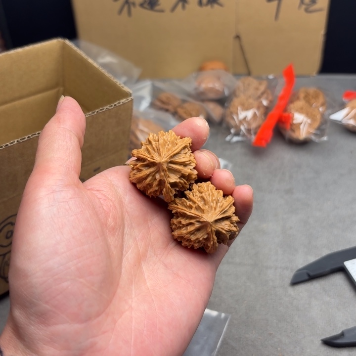 ****文玩核桃吊坠三棱