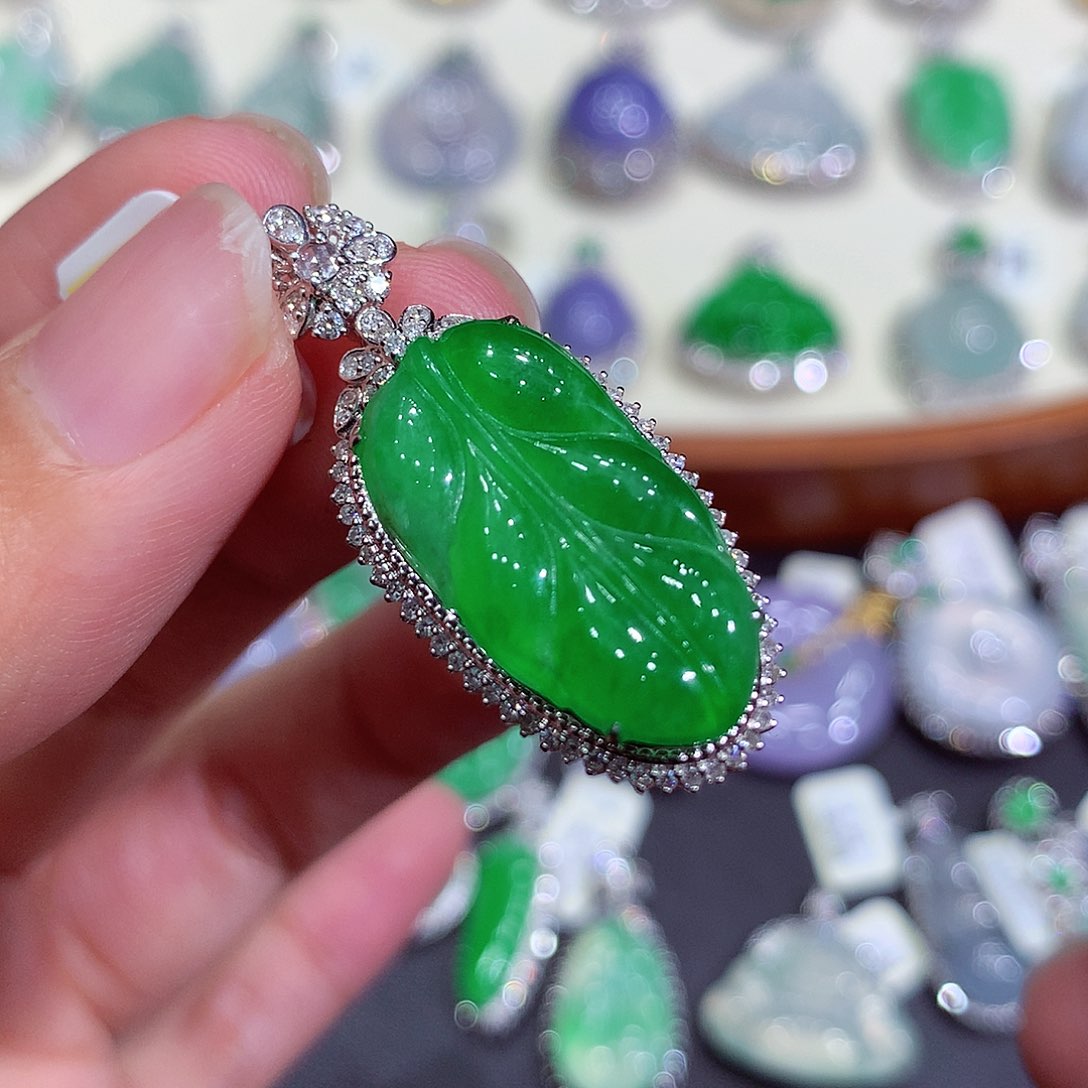 翡翠吊坠(不含链)18K金镶嵌