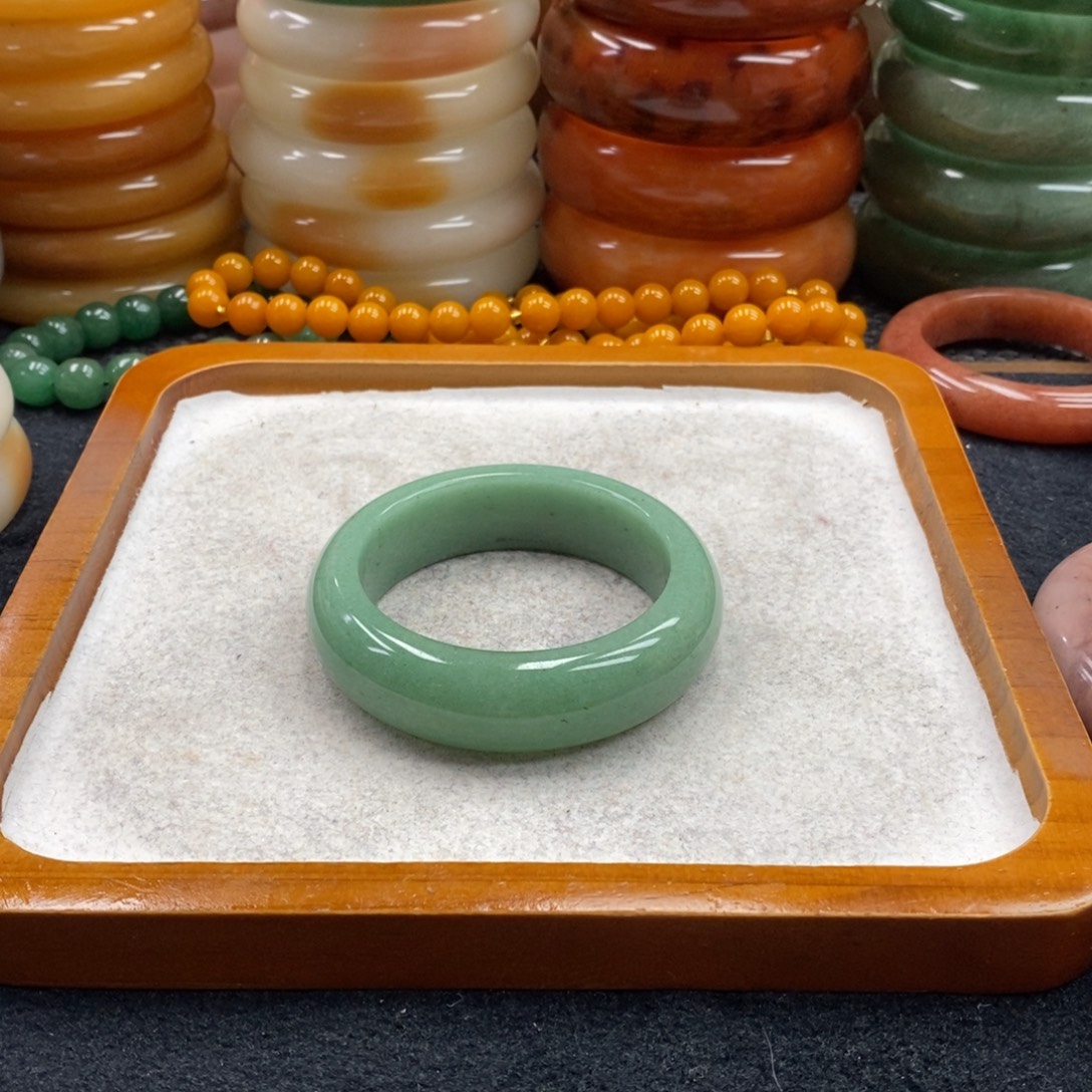 幸***福石英岩玉未镶嵌手镯（圆镯）