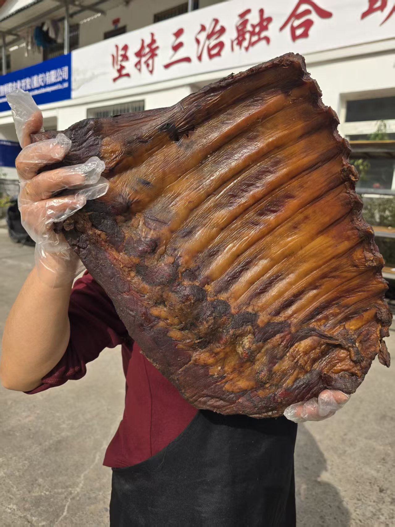 现场称重农家柴火烟熏腊排骨