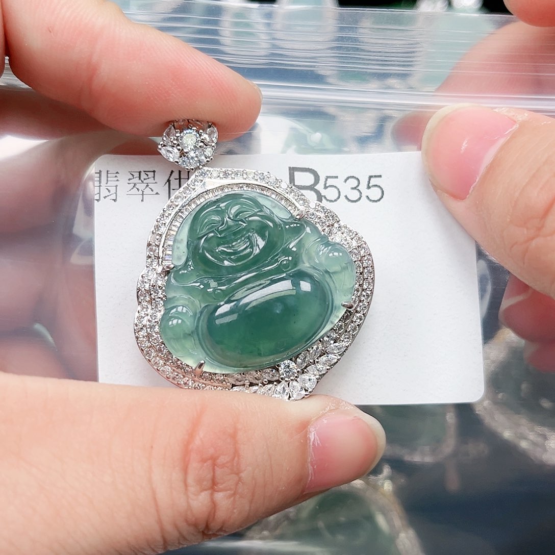 翡翠颈饰未镶嵌翡翠535