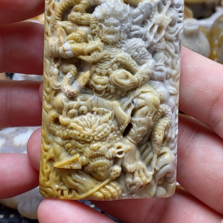 石英质玉颈饰未镶嵌有瑕