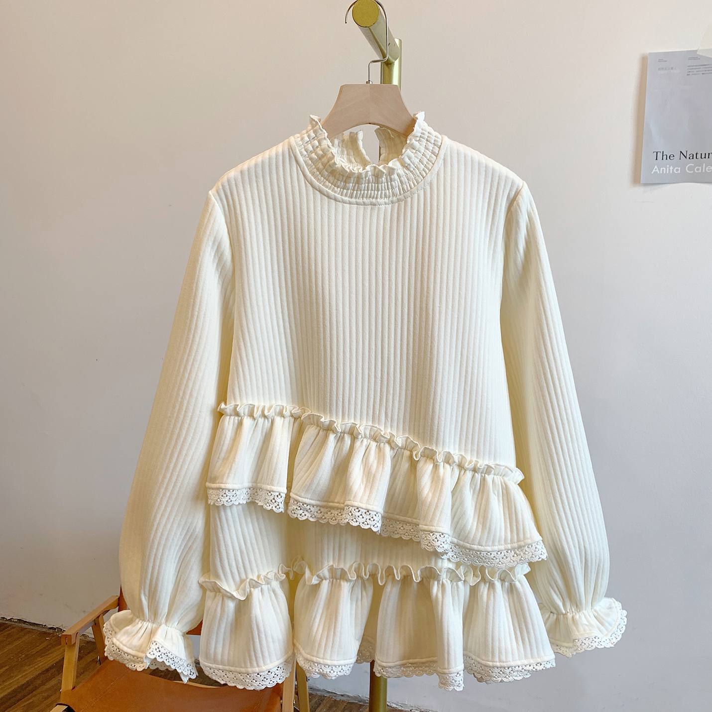 月眠C5388坑条蕾丝边木耳边立领长袖T恤