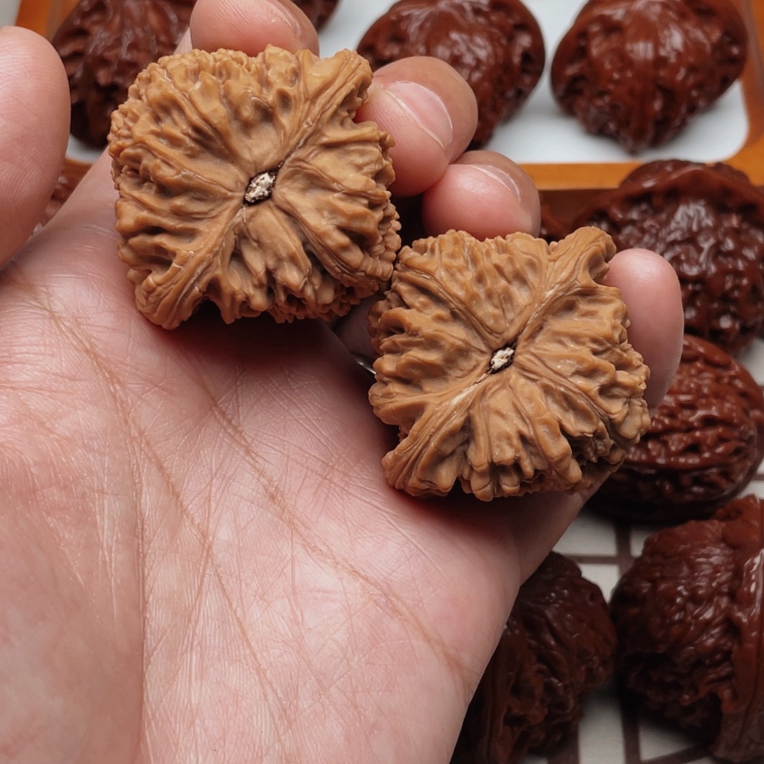 维***球把件文玩核桃南疆石狮子头文玩核桃