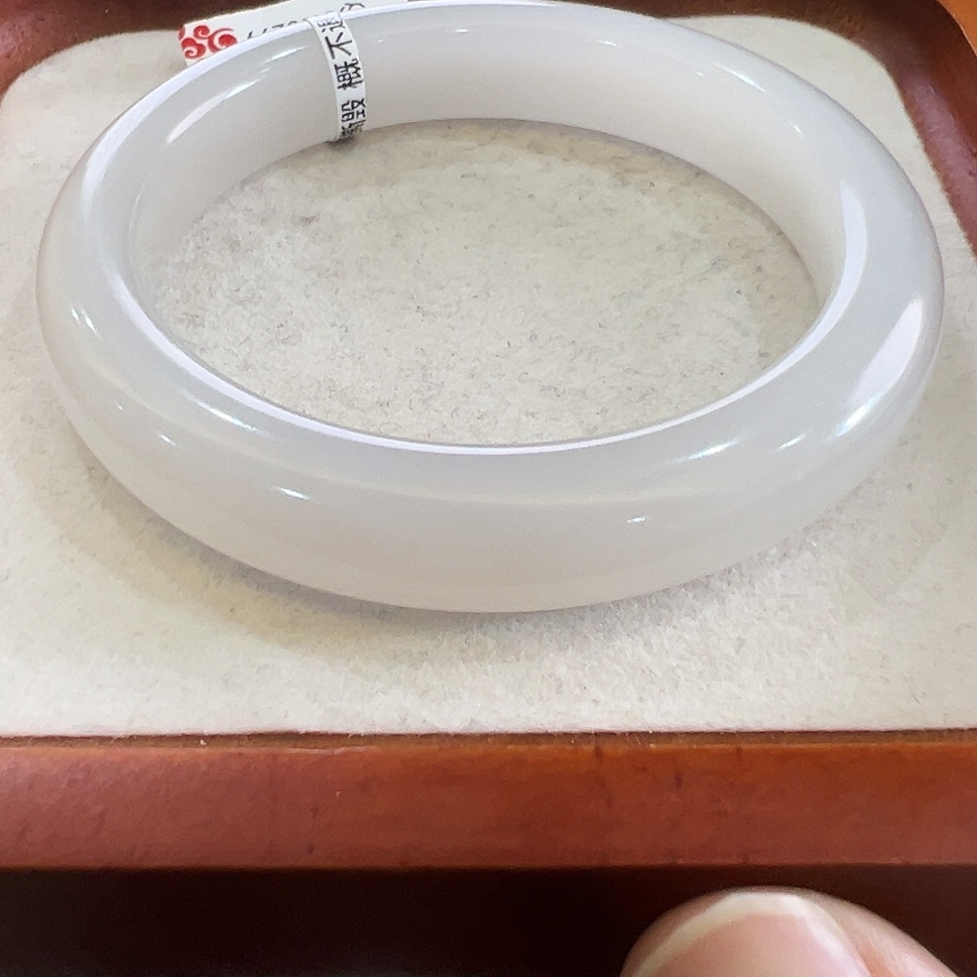 R***和田玉未镶嵌手镯