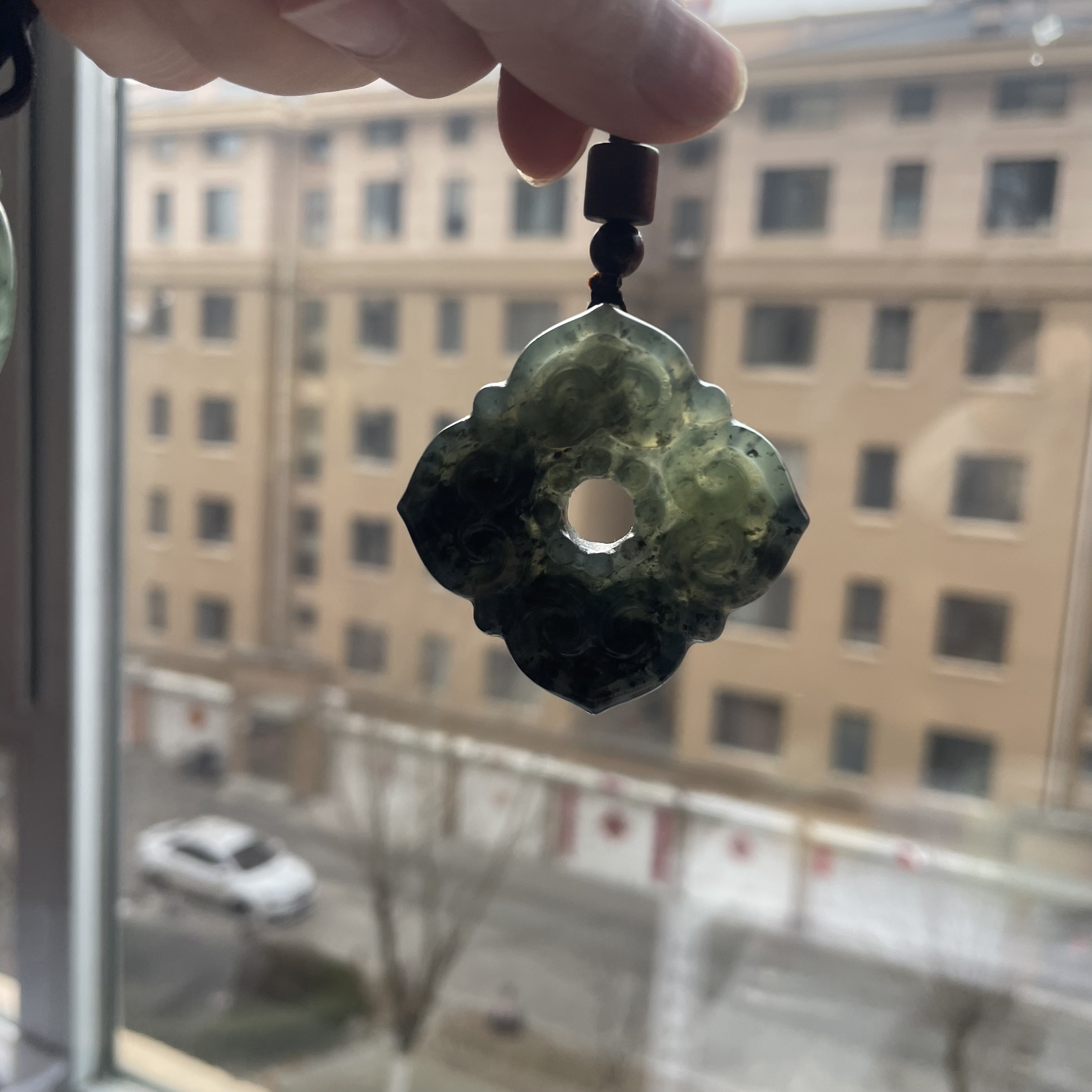 岫玉水墨方扣吊坠