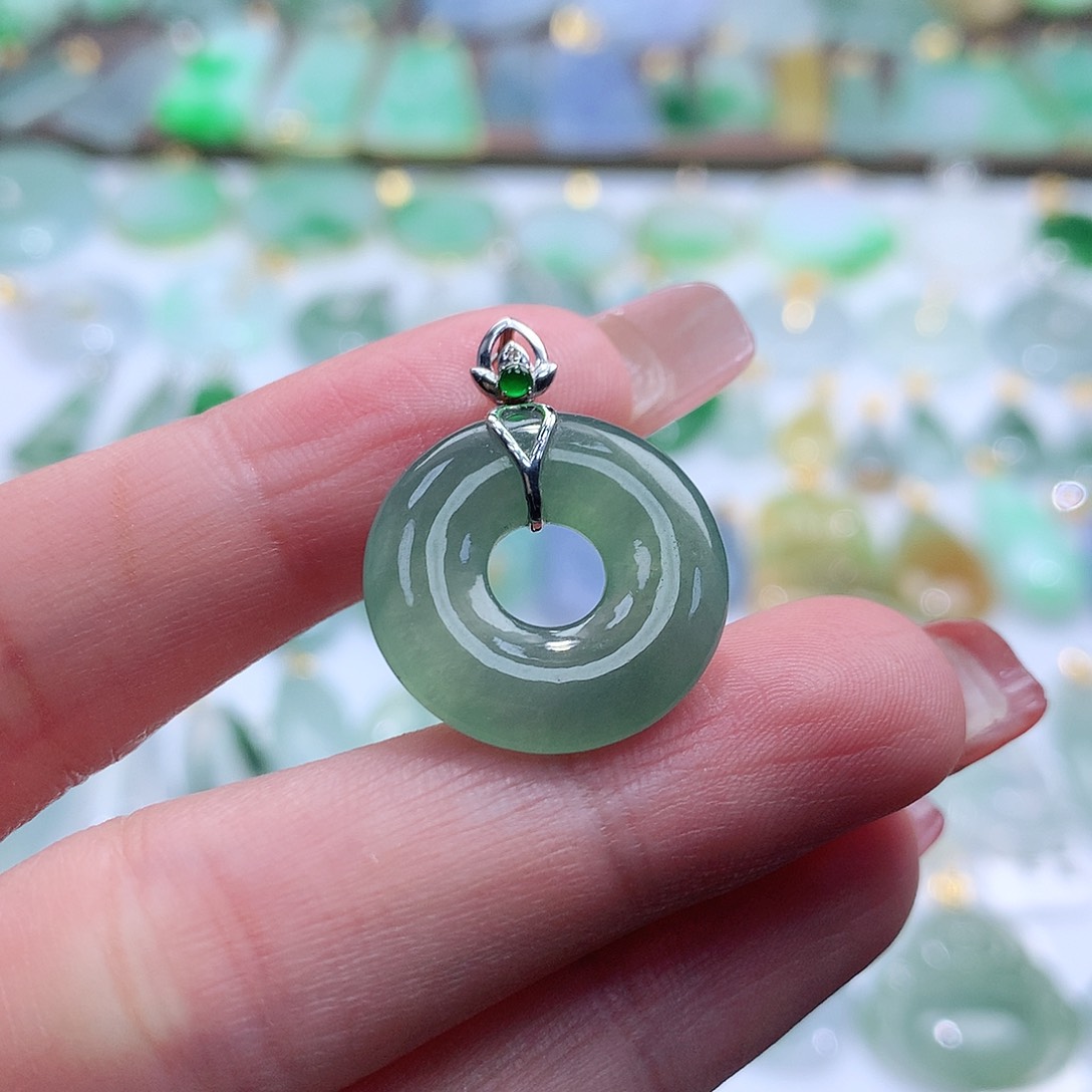 翡翠颈饰未镶嵌翡翠