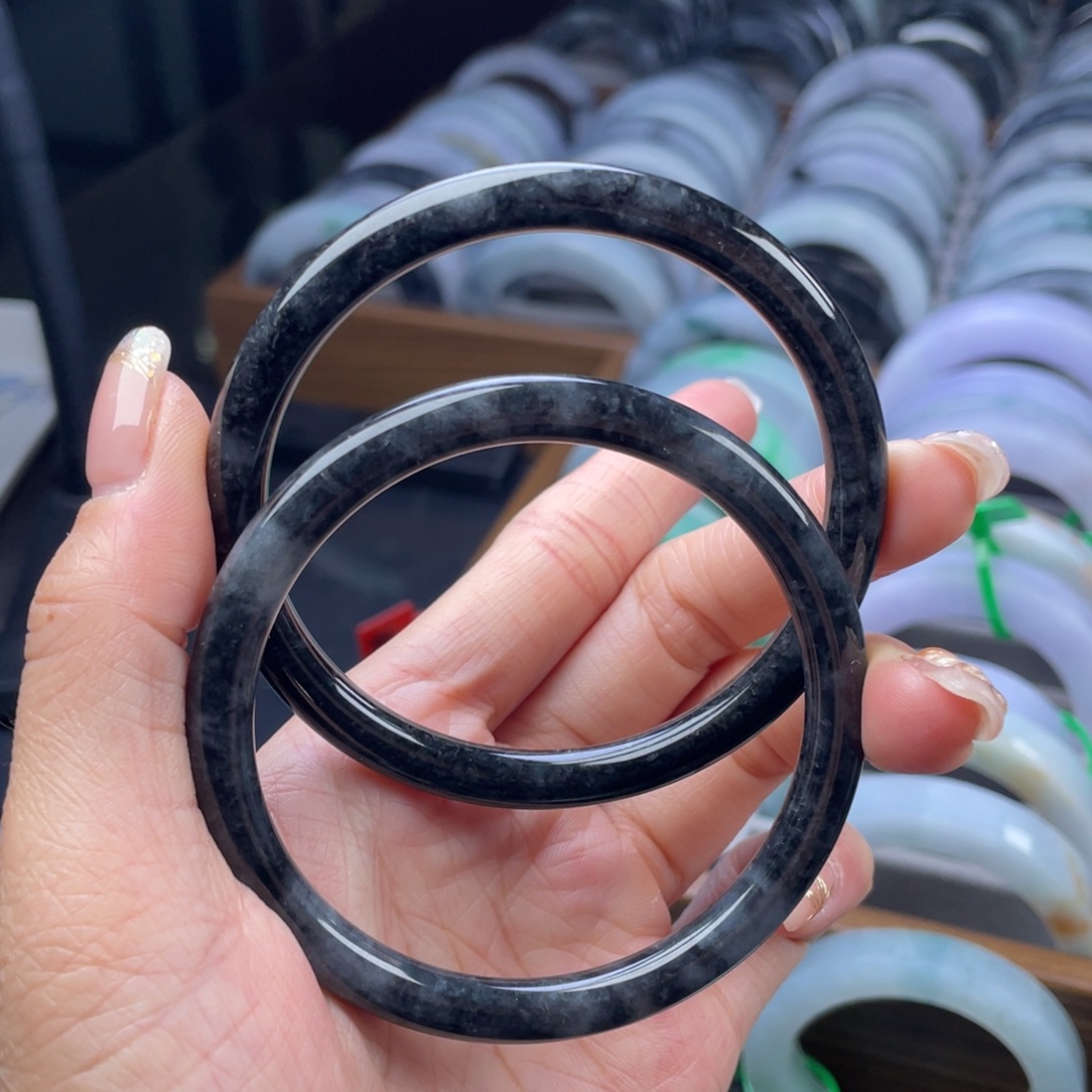 定制翡翠未镶嵌翡翠手镯