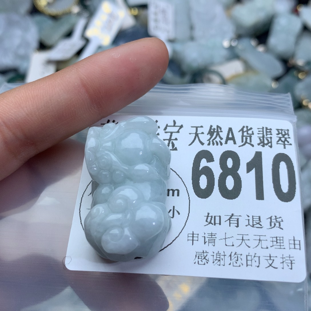 翡翠颈饰未镶嵌6810。