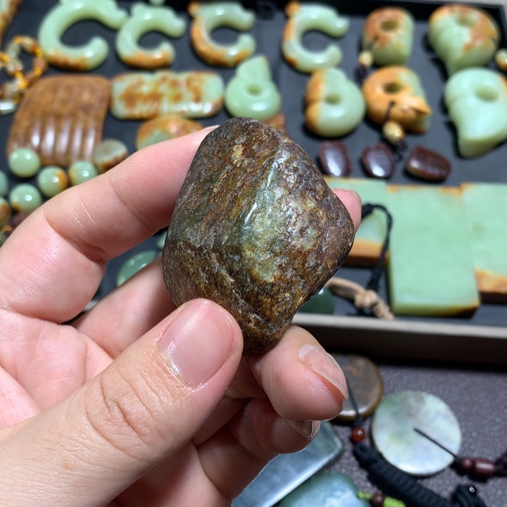 岫岩河磨玉（透闪石质玉）未镶嵌颈饰