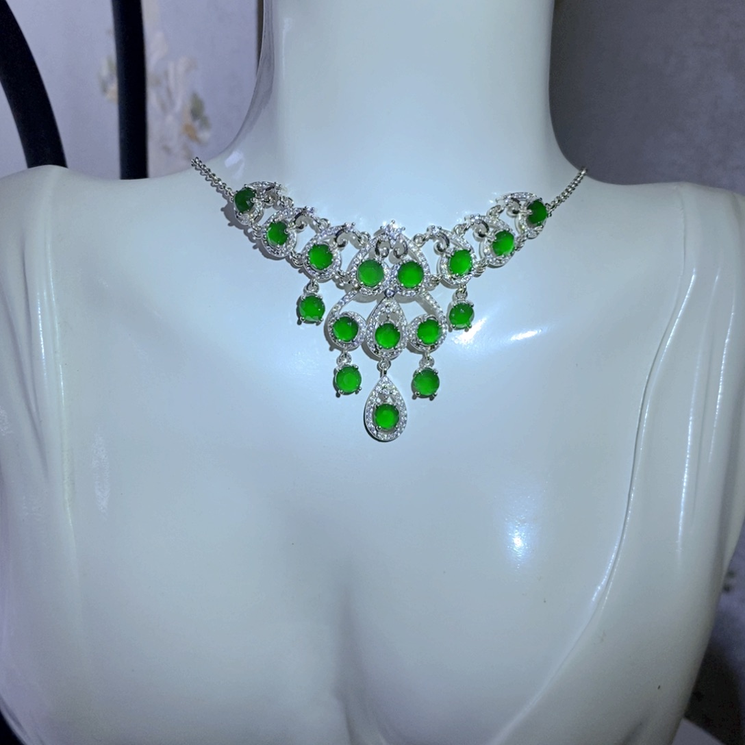 翡翠颈饰银S925镶嵌天然翡翠