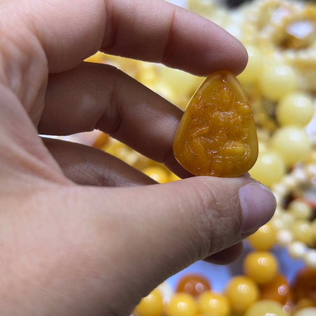 琥珀珠宝奇石未镶嵌
