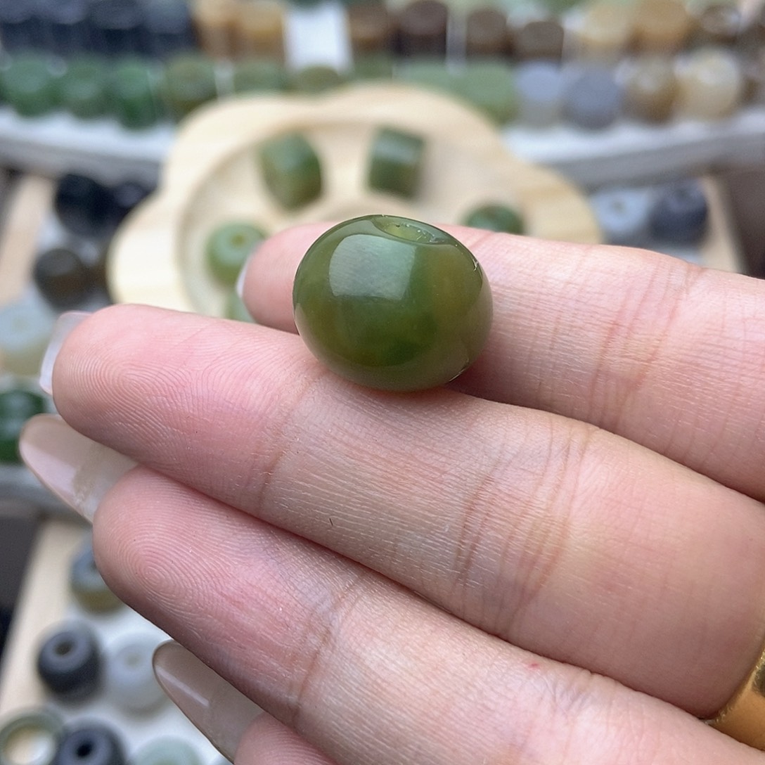 C****和田玉未镶嵌颈饰买断不退换