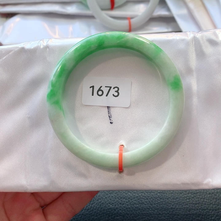 翡翠手镯未镶嵌王*庆天然翡翠手镯