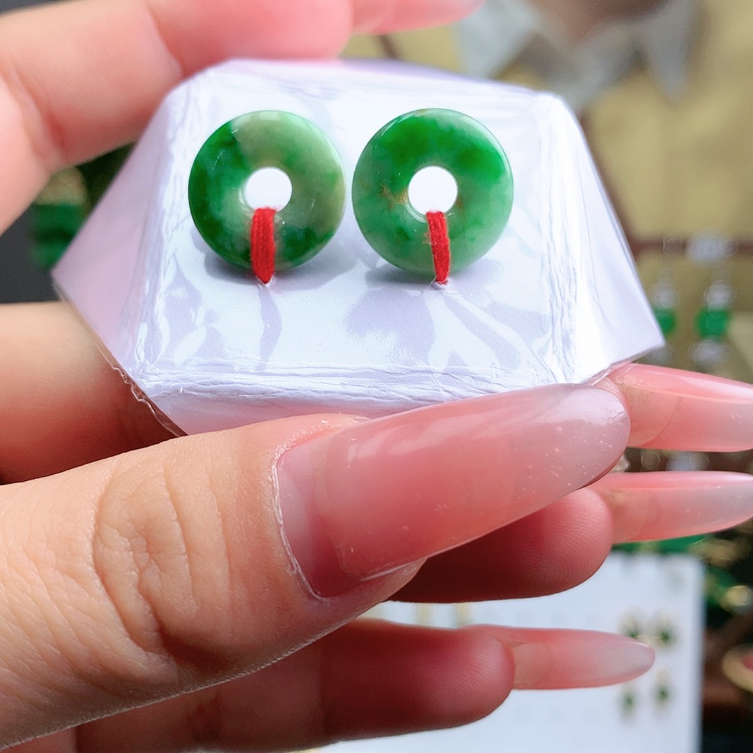 翡翠耳饰未镶嵌耳饰