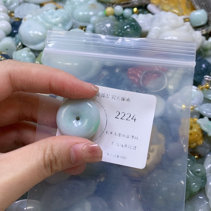 翡翠颈饰未镶嵌翡翠