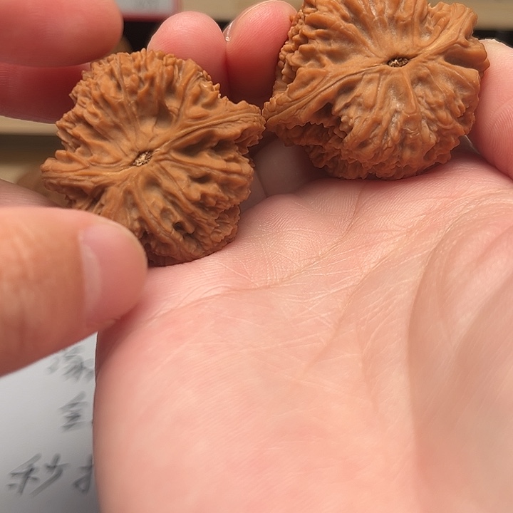 浙***装文玩核桃吊坠南疆石39异形130