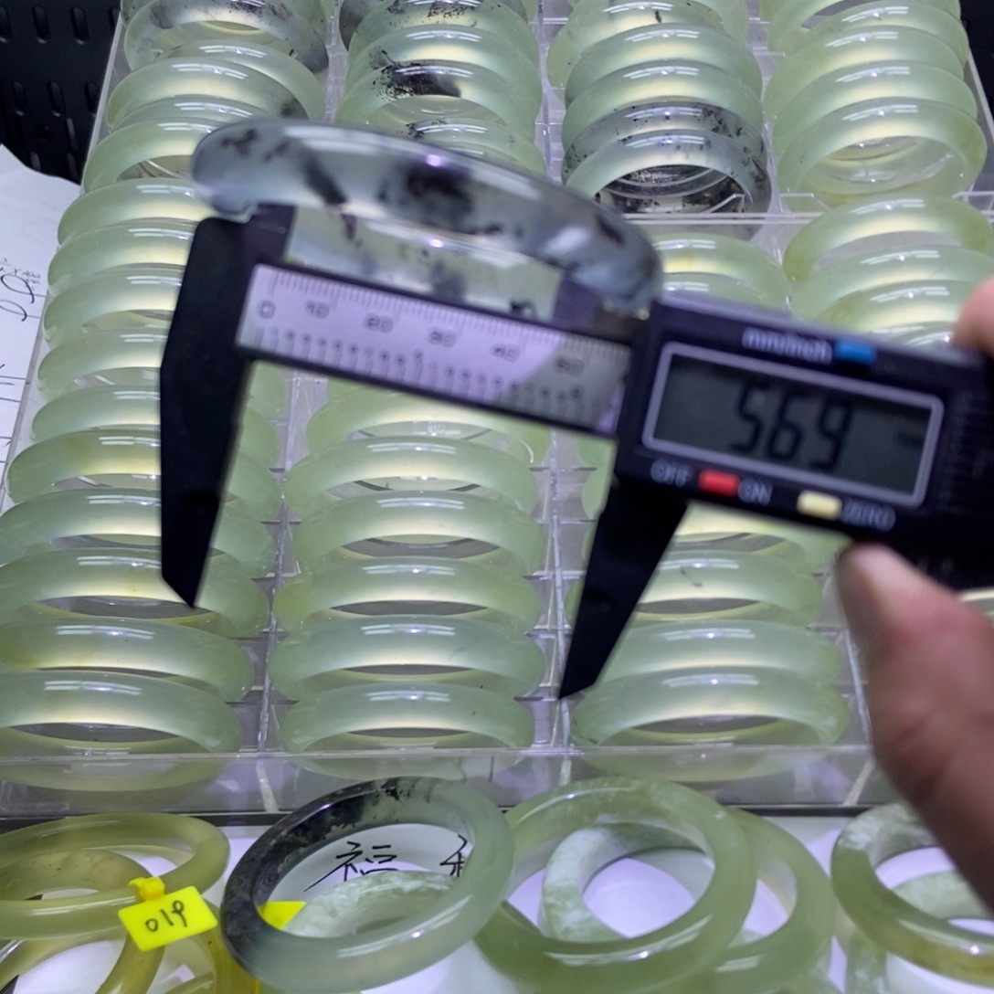 黑***葵蛇纹石玉未镶嵌手镯57