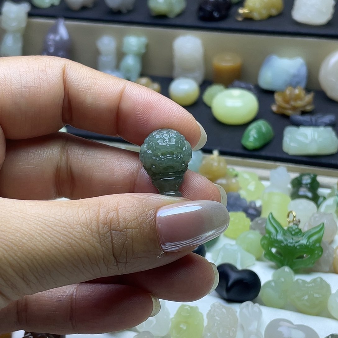 颈饰未镶嵌和田玉儒**神