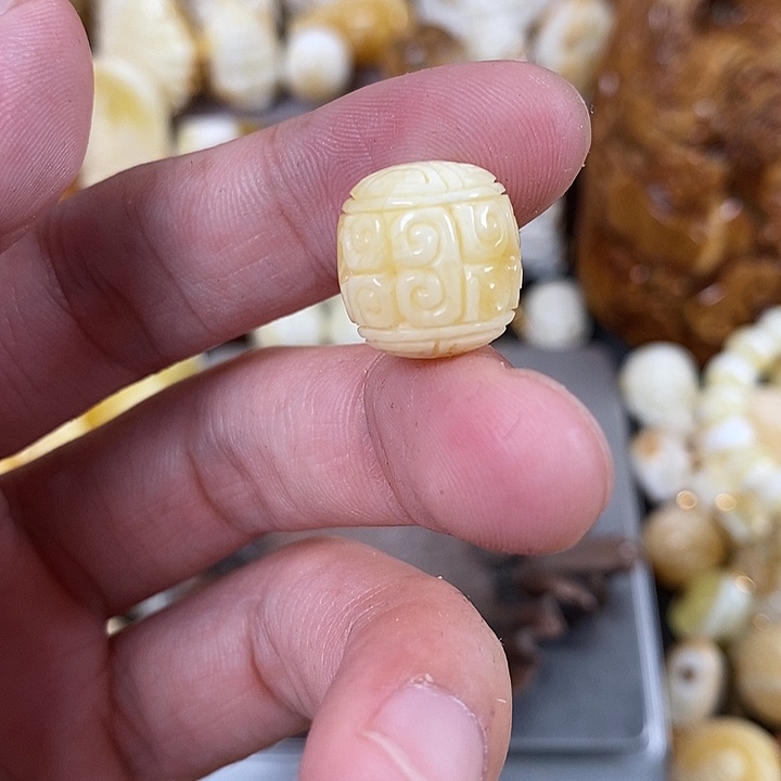 琥珀裸石未镶嵌我