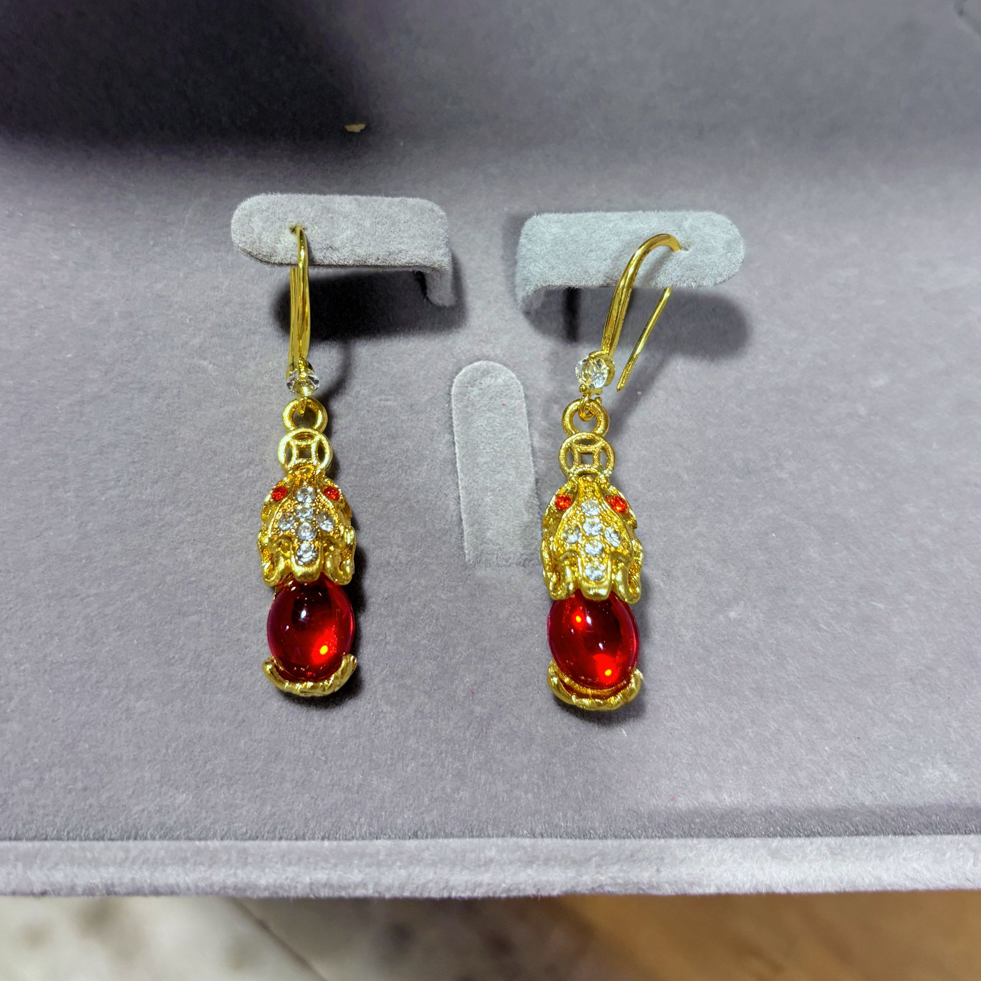 759 红蛋面耳坠 金色精工