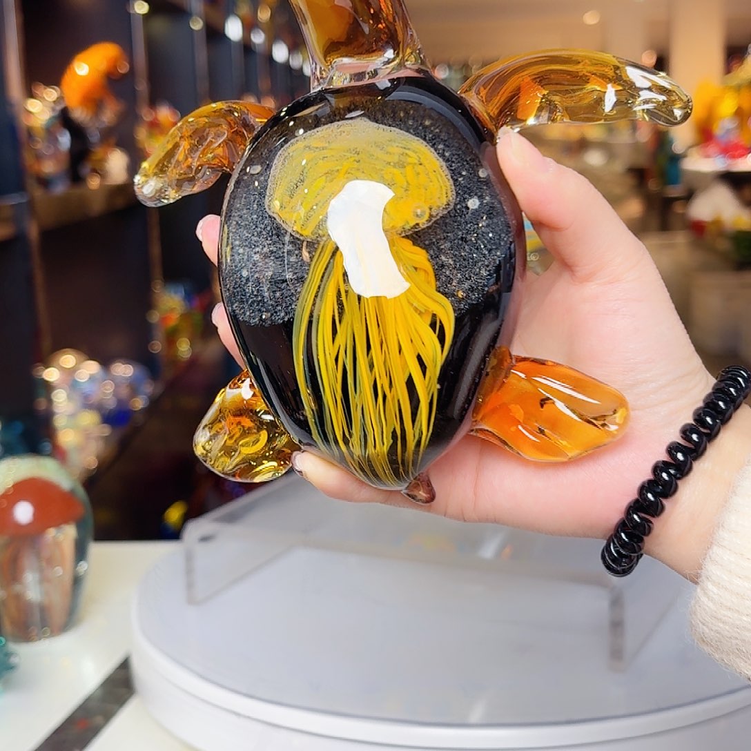 琉璃手工艺品琉璃岛上有个叫小