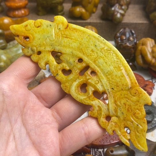 蛇纹石玉未镶嵌颈饰