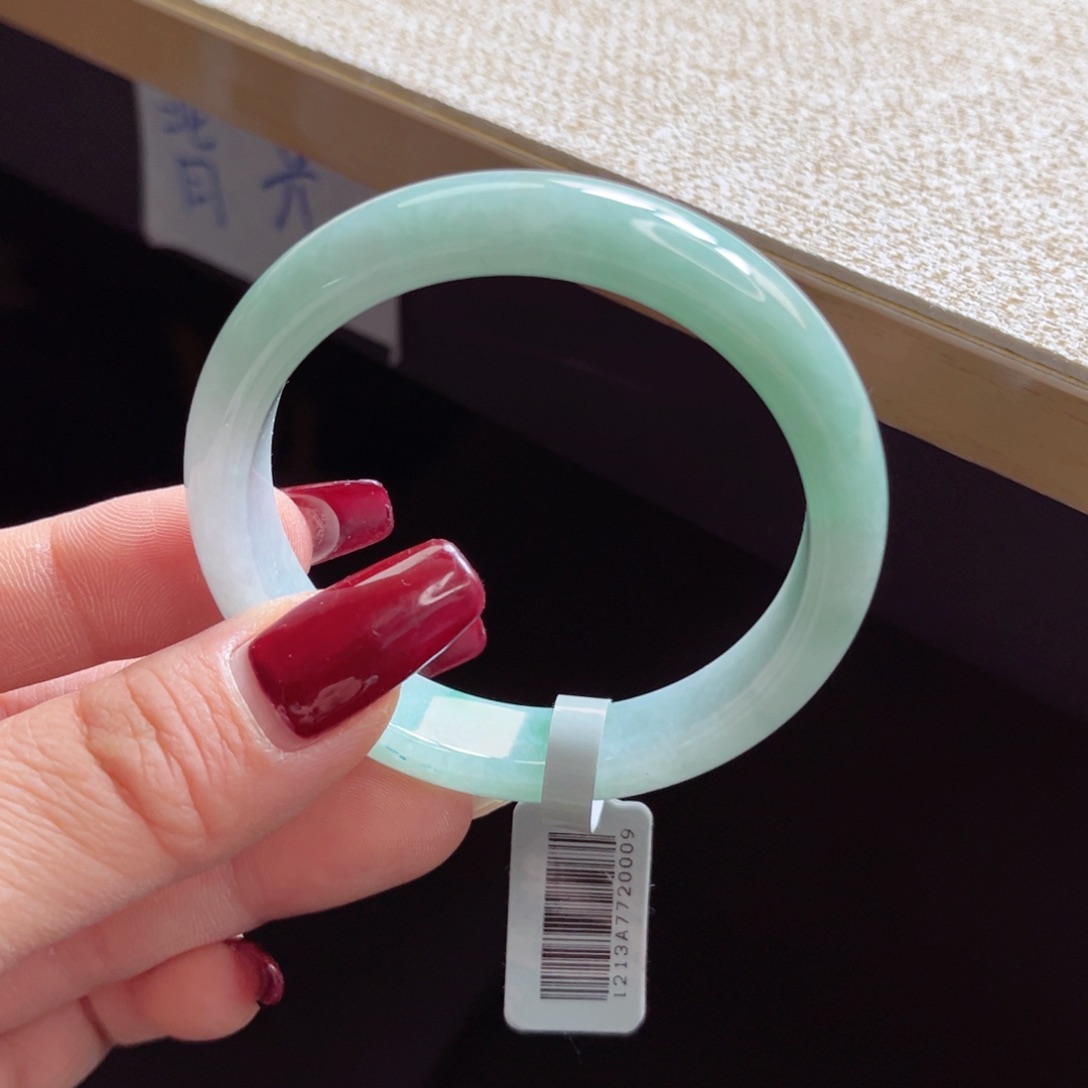 翡翠手镯未镶嵌手镯