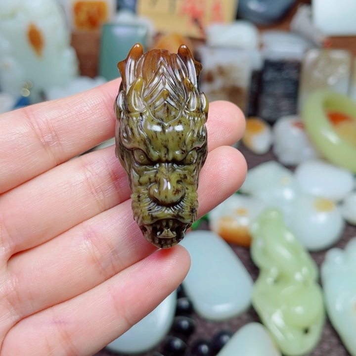 和田玉未镶嵌车挂