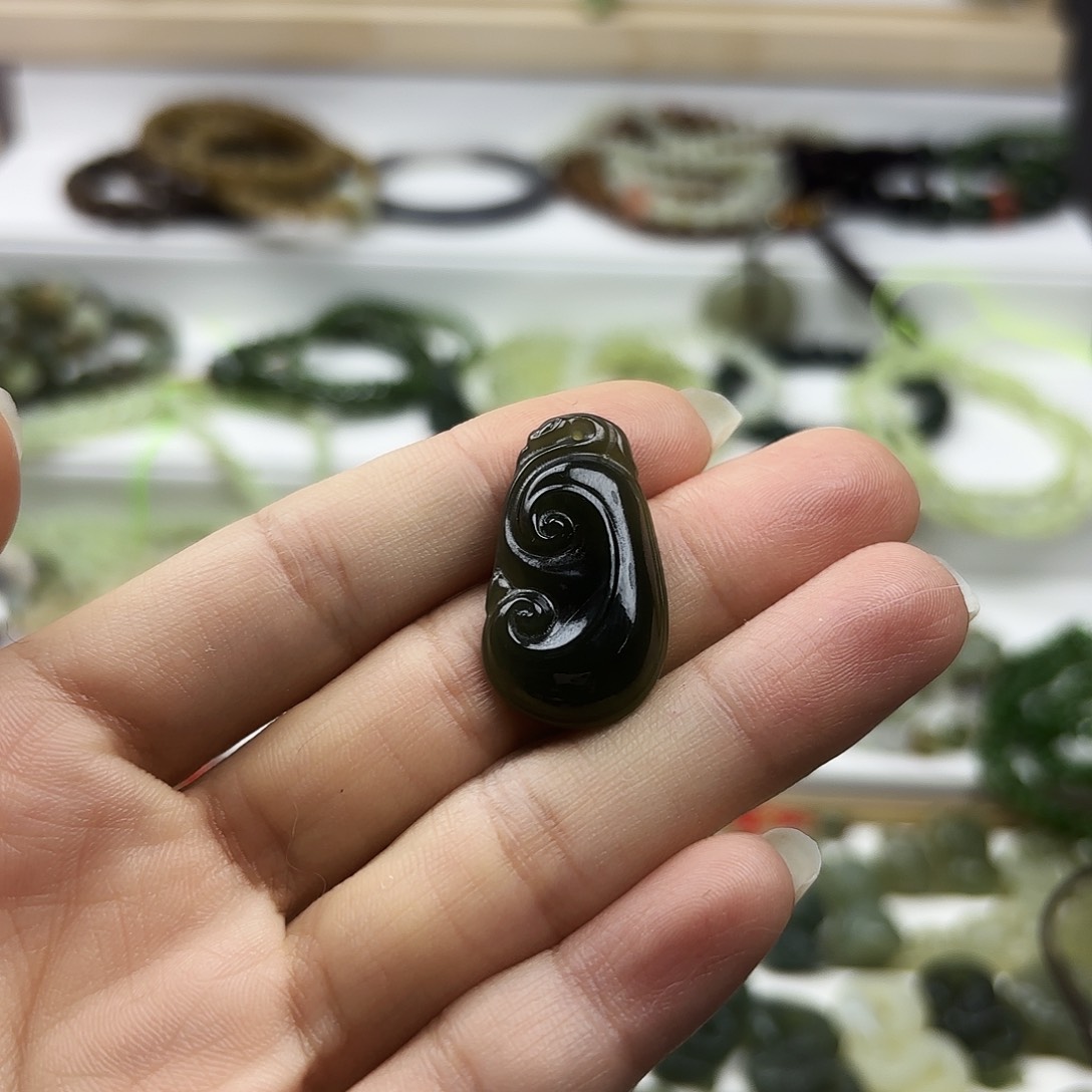 和田玉颈饰未镶嵌纯福利不赚米如意