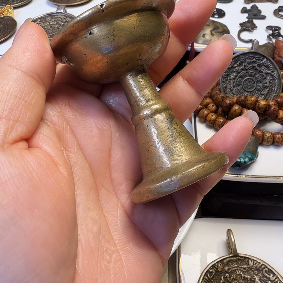 金属材质油灯一个