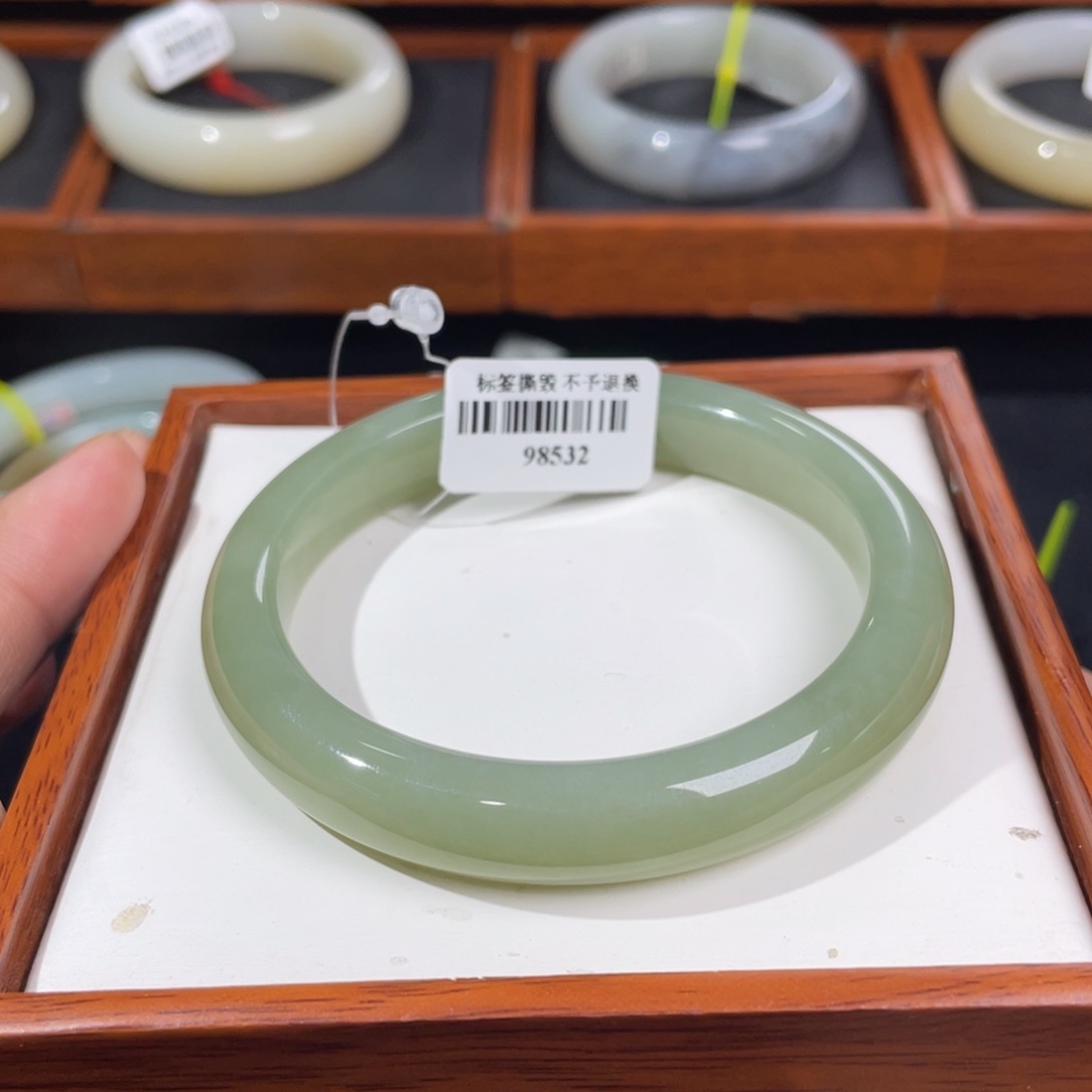 【闪购商品】和田玉手镯未镶嵌568