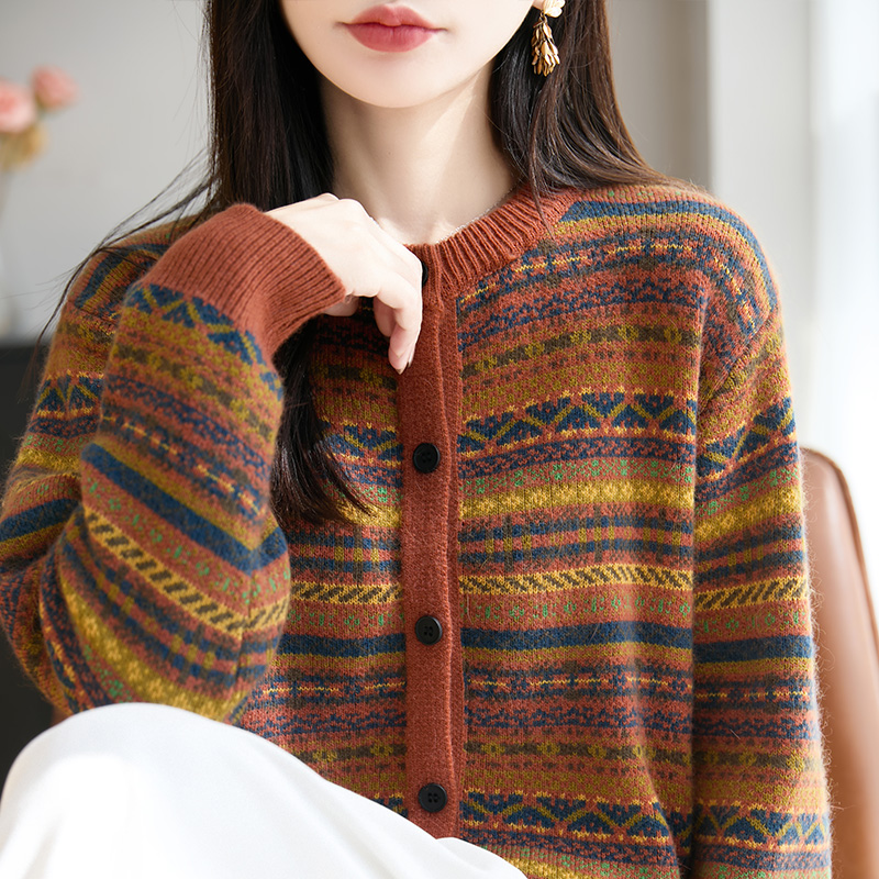 经典款~七针浣熊绒女提花圆领拼色针织长袖时尚开衫宽松洋气2127