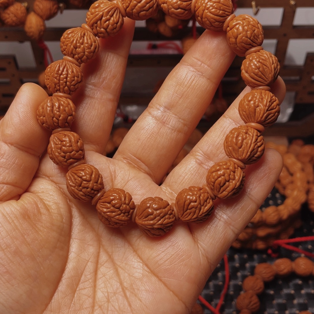 木质类龙纹桃枭手串