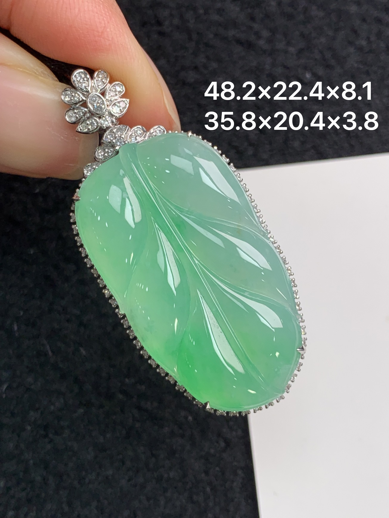 18K金镶嵌天然缅甸翡翠阳绿树叶吊坠