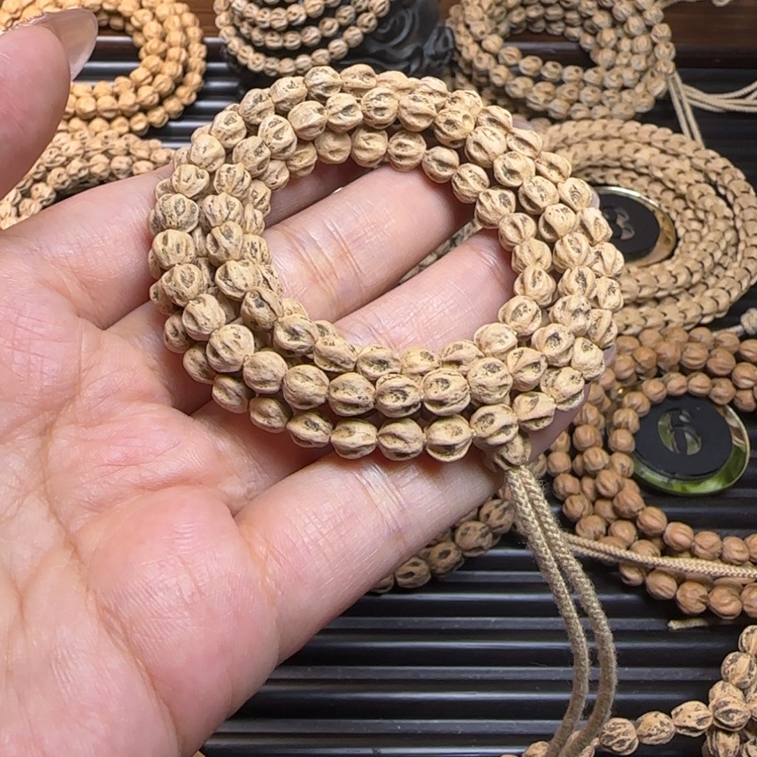 波***儿白玉菩提手串柏香