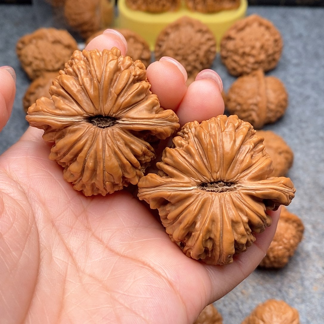 文玩核桃把件心***月精品天花板四座楼48全品