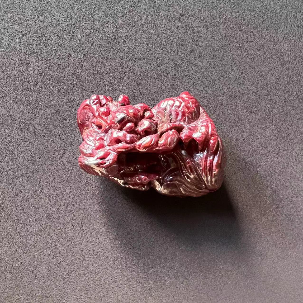 天然辰砂原矿晶体级雕刻龙年全透朱砂高纯度佩戴收藏毕业级吊坠